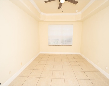 325/327 Se 23rd Avenue - Photo Thumbnail 8