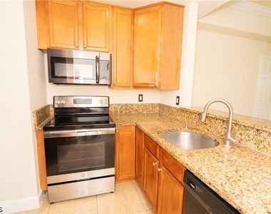 325/327 Se 23rd Avenue - Photo Thumbnail 2