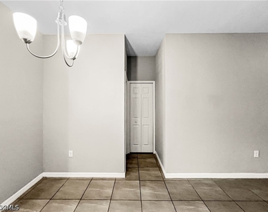 1322 Trafalgar Parkway - Photo Thumbnail 8