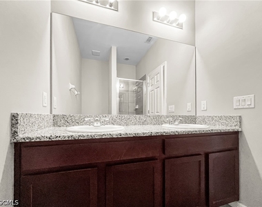 1322 Trafalgar Parkway - Photo Thumbnail 23