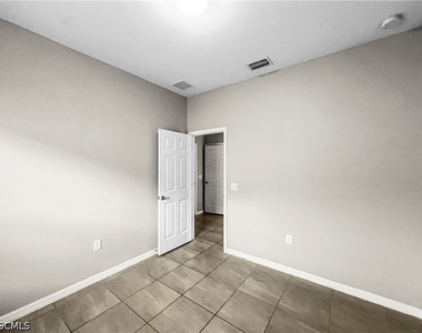 1322 Trafalgar Parkway - Photo Thumbnail 16