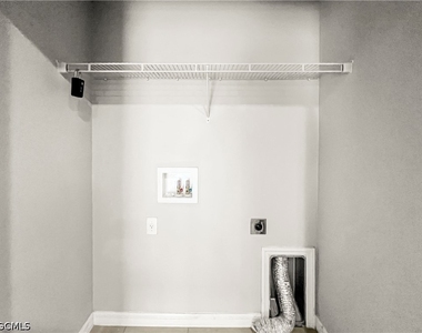 1322 Trafalgar Parkway - Photo Thumbnail 26