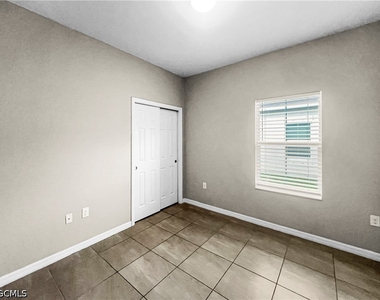 1322 Trafalgar Parkway - Photo Thumbnail 15