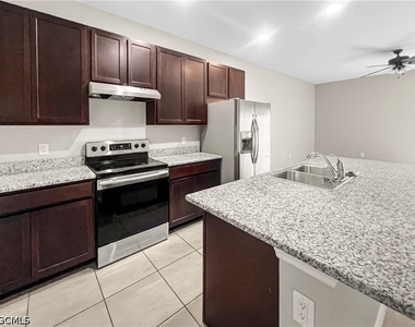 1322 Trafalgar Parkway - Photo Thumbnail 10