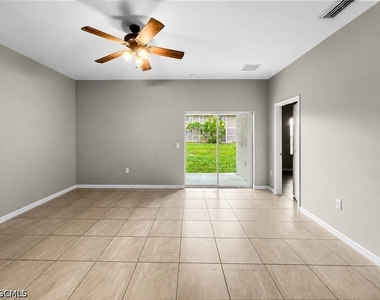 1322 Trafalgar Parkway - Photo Thumbnail 5