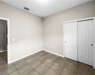 1322 Trafalgar Parkway - Photo Thumbnail 17
