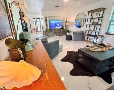 2702 Mcgregor Boulevard - Photo Thumbnail 23