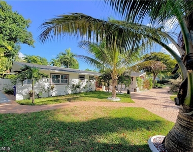 2702 Mcgregor Boulevard - Photo Thumbnail 1