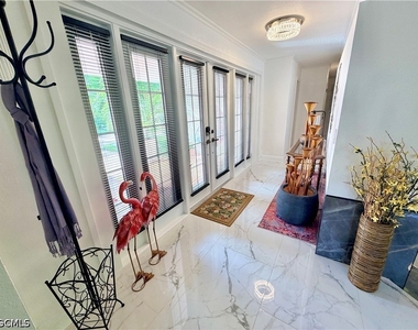 2702 Mcgregor Boulevard - Photo Thumbnail 13
