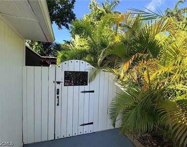 2702 Mcgregor Boulevard - Photo Thumbnail 7
