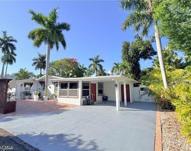 2702 Mcgregor Boulevard - Photo Thumbnail 4