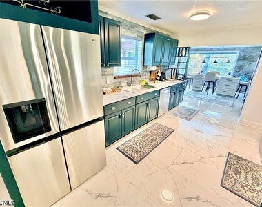 2702 Mcgregor Boulevard - Photo Thumbnail 16