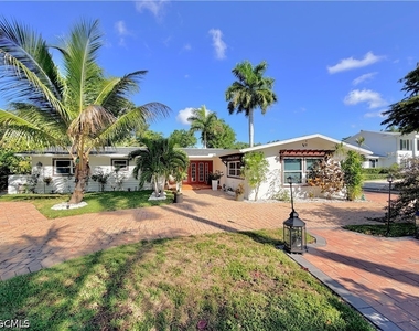 2702 Mcgregor Boulevard - Photo Thumbnail 2