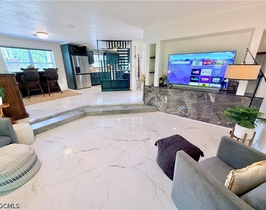 2702 Mcgregor Boulevard - Photo Thumbnail 24