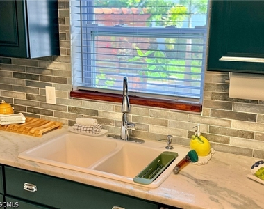 2702 Mcgregor Boulevard - Photo Thumbnail 17