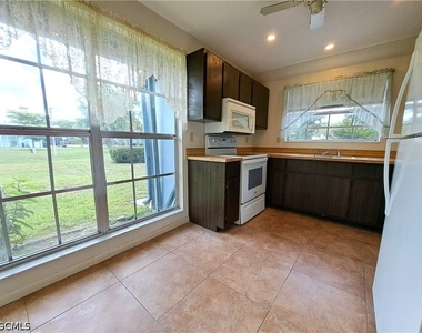 10525 Putnam Court - Photo Thumbnail 6