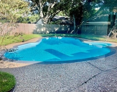 919 Longview Drive - Photo Thumbnail 4