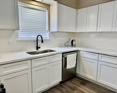 919 Longview Drive - Photo Thumbnail 2