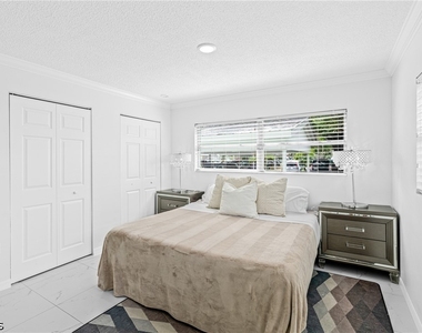 3225 E Riverside Drive - Photo Thumbnail 10