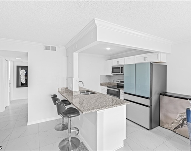 3225 E Riverside Drive - Photo Thumbnail 7