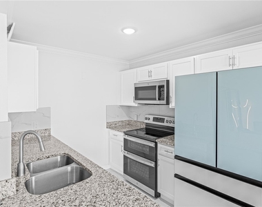3225 E Riverside Drive - Photo Thumbnail 8