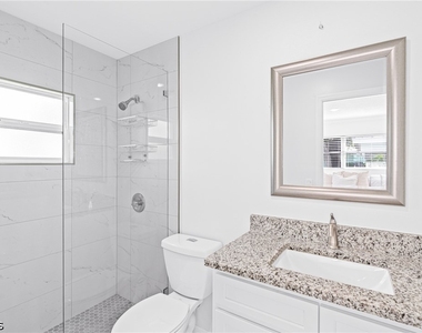3225 E Riverside Drive - Photo Thumbnail 15