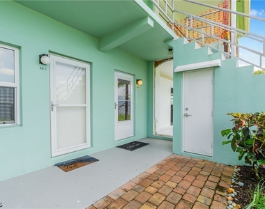 3225 E Riverside Drive - Photo Thumbnail 18