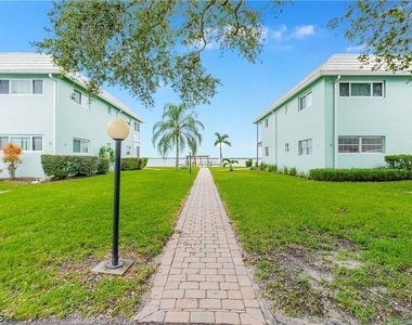 3225 E Riverside Drive - Photo Thumbnail 17