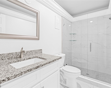 3225 E Riverside Drive - Photo Thumbnail 12