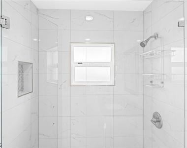 3225 E Riverside Drive - Photo Thumbnail 13