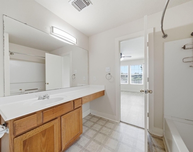6146 Settlers Lake Circle W - Photo Thumbnail 8
