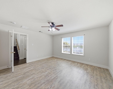 6146 Settlers Lake Circle W - Photo Thumbnail 5