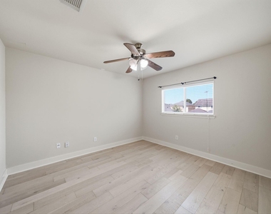 6146 Settlers Lake Circle W - Photo Thumbnail 7
