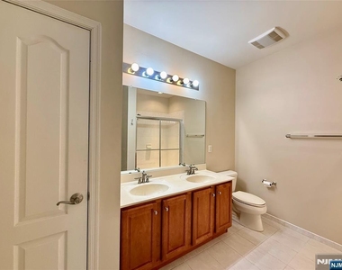 2214 Ramapo - Photo Thumbnail 6