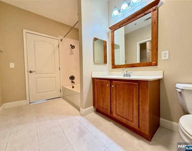 2214 Ramapo - Photo Thumbnail 8