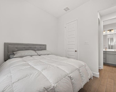 427 Mulberry Creek Street - Photo Thumbnail 15