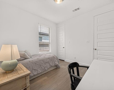 427 Mulberry Creek Street - Photo Thumbnail 19