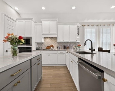 427 Mulberry Creek Street - Photo Thumbnail 8