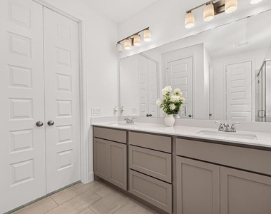 427 Mulberry Creek Street - Photo Thumbnail 17