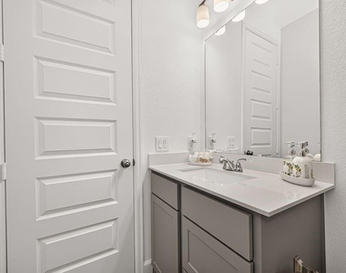 427 Mulberry Creek Street - Photo Thumbnail 24