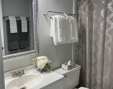 3914 Orange Grove Boulevard - Photo Thumbnail 7