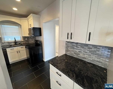 156 Morgan - Photo Thumbnail 6