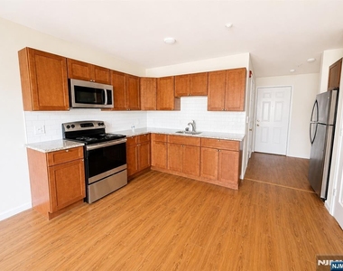 40-70 Watchung - Photo Thumbnail 6
