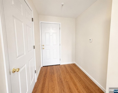40-70 Watchung - Photo Thumbnail 3