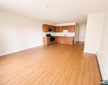 40-70 Watchung - Photo Thumbnail 7