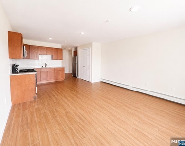 40-70 Watchung - Photo Thumbnail 8