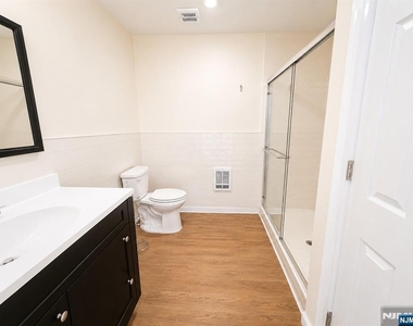 40-70 Watchung - Photo Thumbnail 9