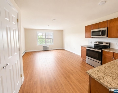 40-70 Watchung - Photo Thumbnail 4