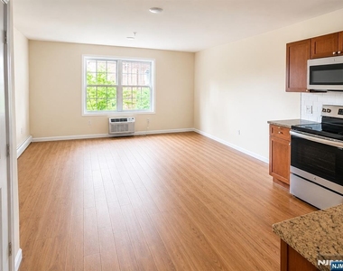 40-70 Watchung - Photo Thumbnail 5