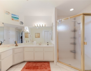 105 Sw 39th Place - Photo Thumbnail 15